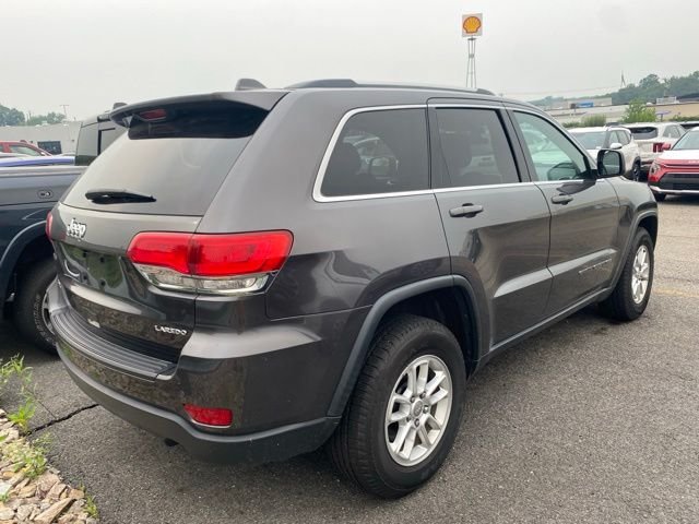 Used 2019 Gray Jeep Laredo E image 3