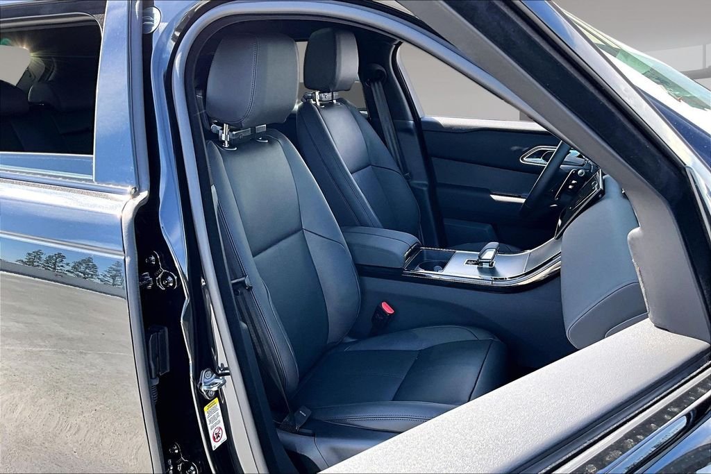 New 2026 SANTORINI BLACK Land Rover S image 11