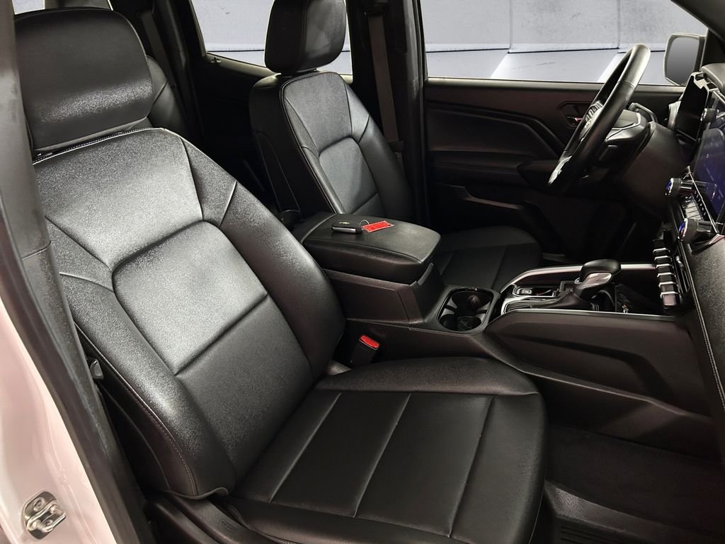 Used 2025 White Chevrolet LT image 14