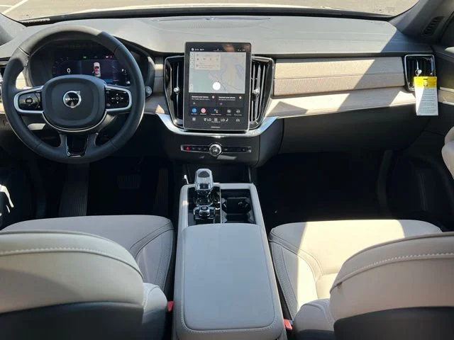 2025 Volvo XC90 Core - Photo 16