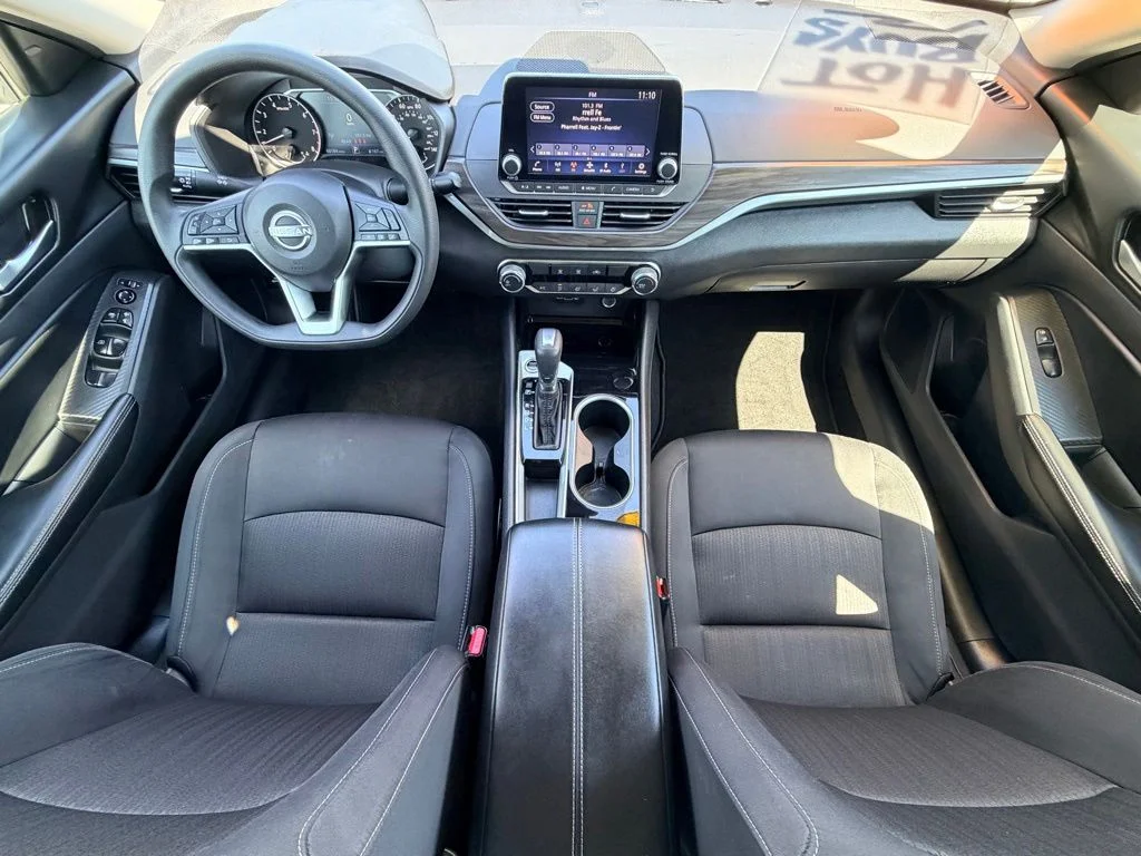 Used 2024 White Nissan 2.5 SV image 21