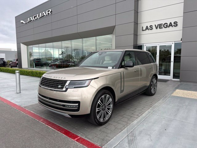 Used 2025 Gold Land Rover SE image 1