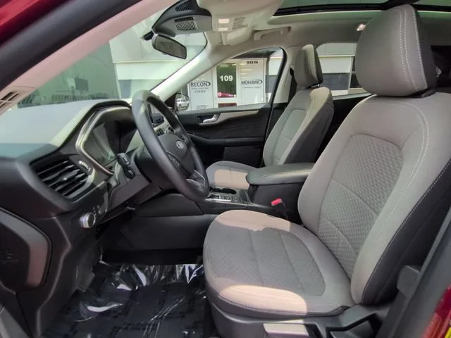 Used 2021 Red Ford SE image 20