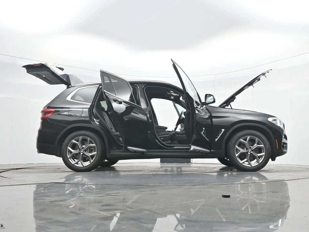 Used 2021 Black BMW xDrive30i image 44
