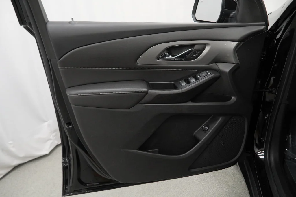 Used 2023 MOSAIC BLACK METALLIC Chevrolet LT Leather image 33