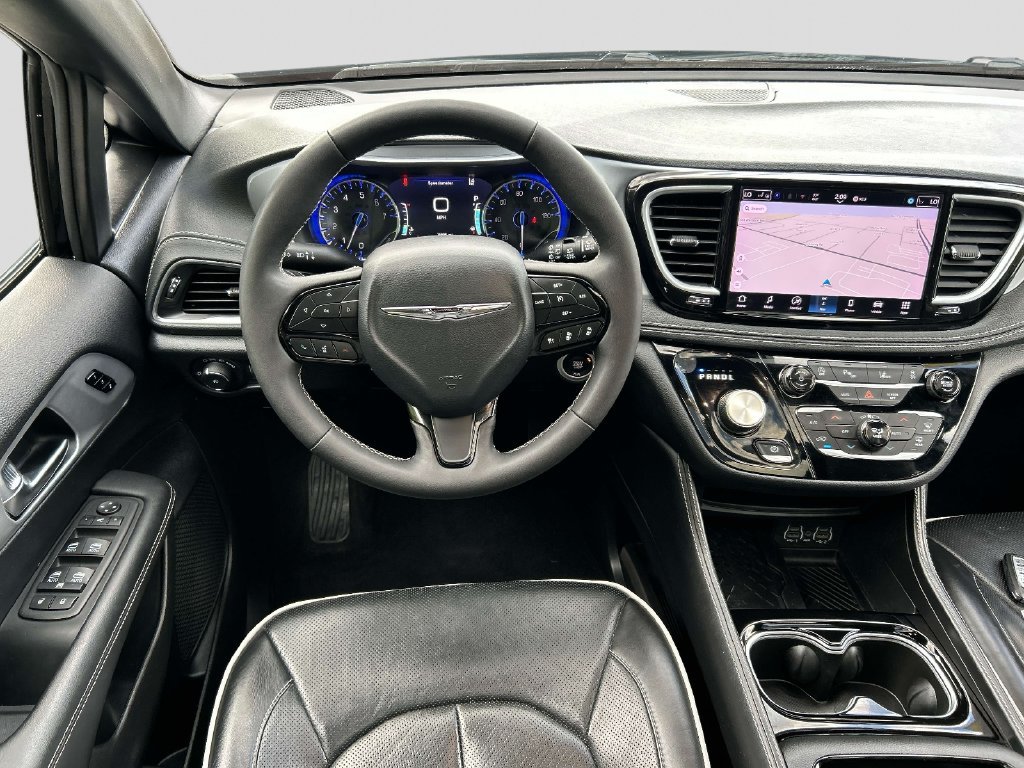 Used 2025 Black Chrysler Limited image 9