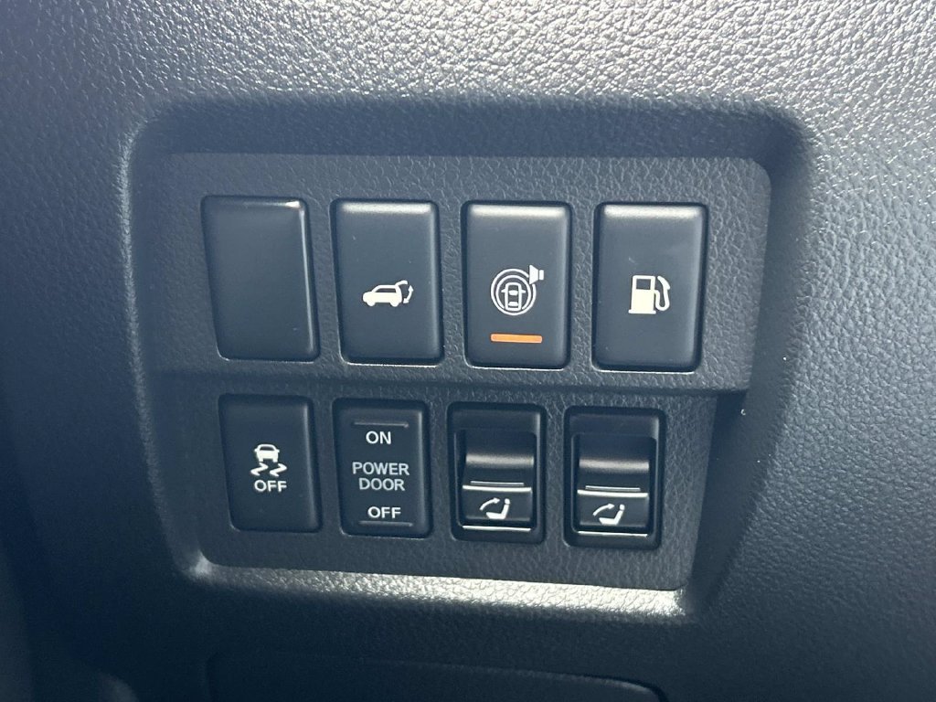 Used 2014 Gray Nissan SL image 22