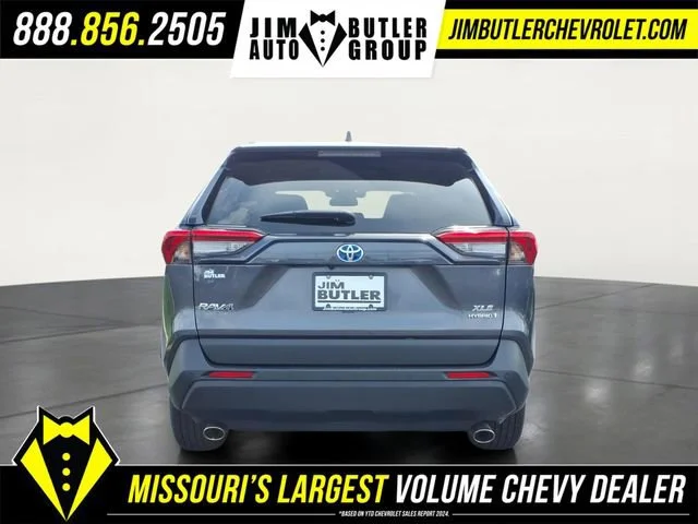Used 2024 Gray Toyota XLE Premium image 21