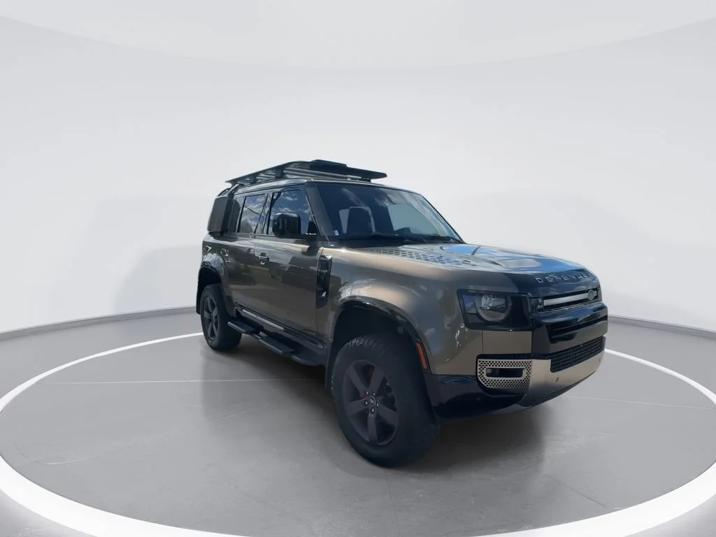 Used 2020  Land Rover X image 2
