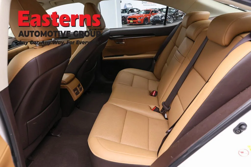 Used 2017 White Lexus 350 image 25