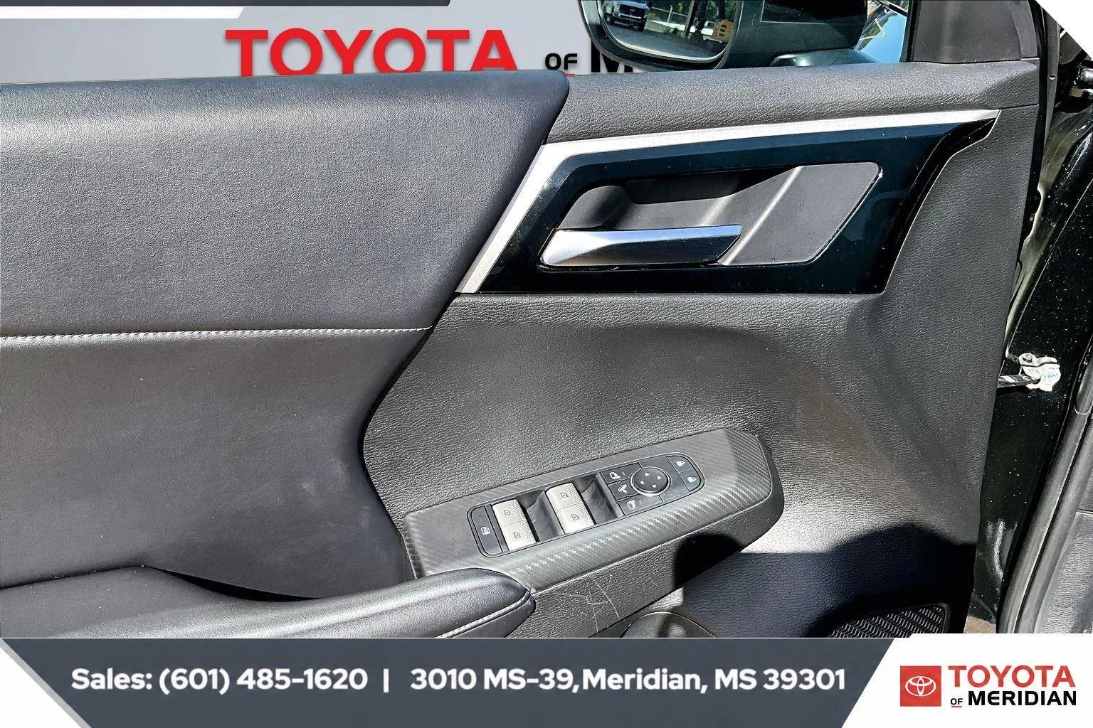 Used 2024 Black Diamond Mitsubishi SE image 17
