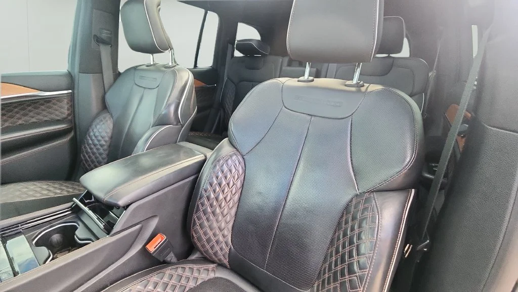 Used 2022 Black Jeep Summit Reserve image 18