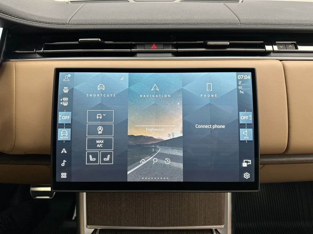 New 2026 Fuji White Land Rover SE image 13