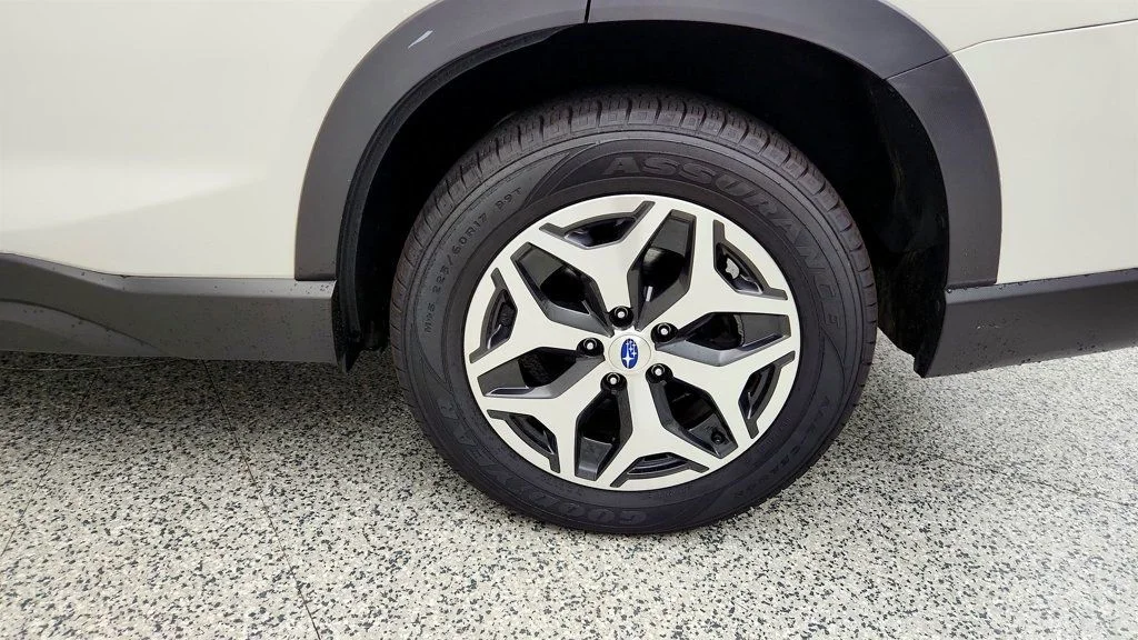 Used 2022 Crystal White Pearl Subaru Premium CVT w/ Blind Spot Detection & Power Rear Gate image 9