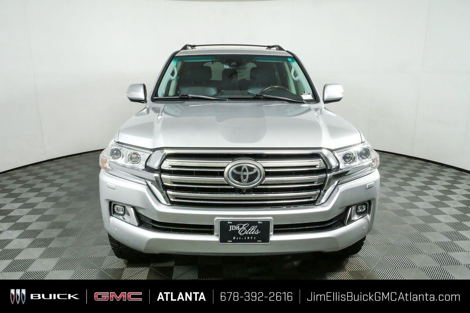 Used 2017 Classic Silver Metallic Toyota Base image 29
