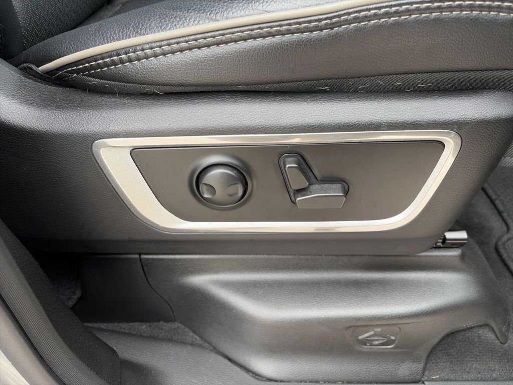 Used 2022 Silver Ram Laramie image 36