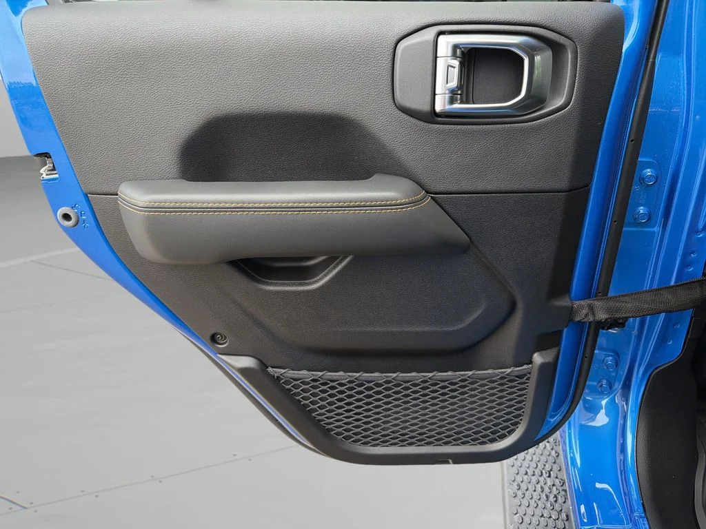 New 2026 Hydro Blue Pearl-Coat Exterior Paint Jeep Sahara image 24