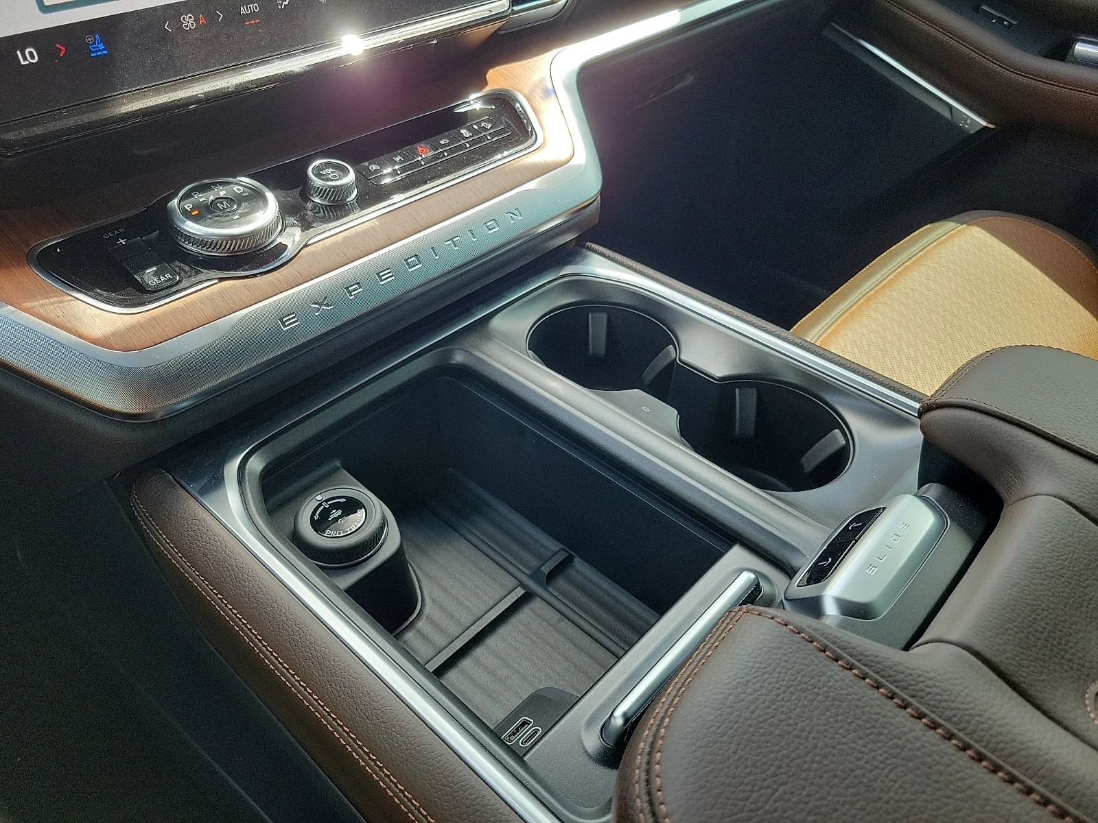 New 2026 Agate Black Metallic Ford King Ranch&reg; image 18