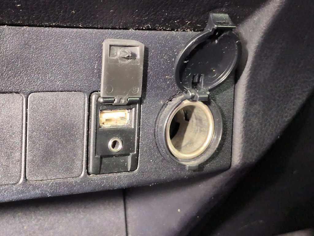 2015 Toyota RAV4 XLE - Photo 34