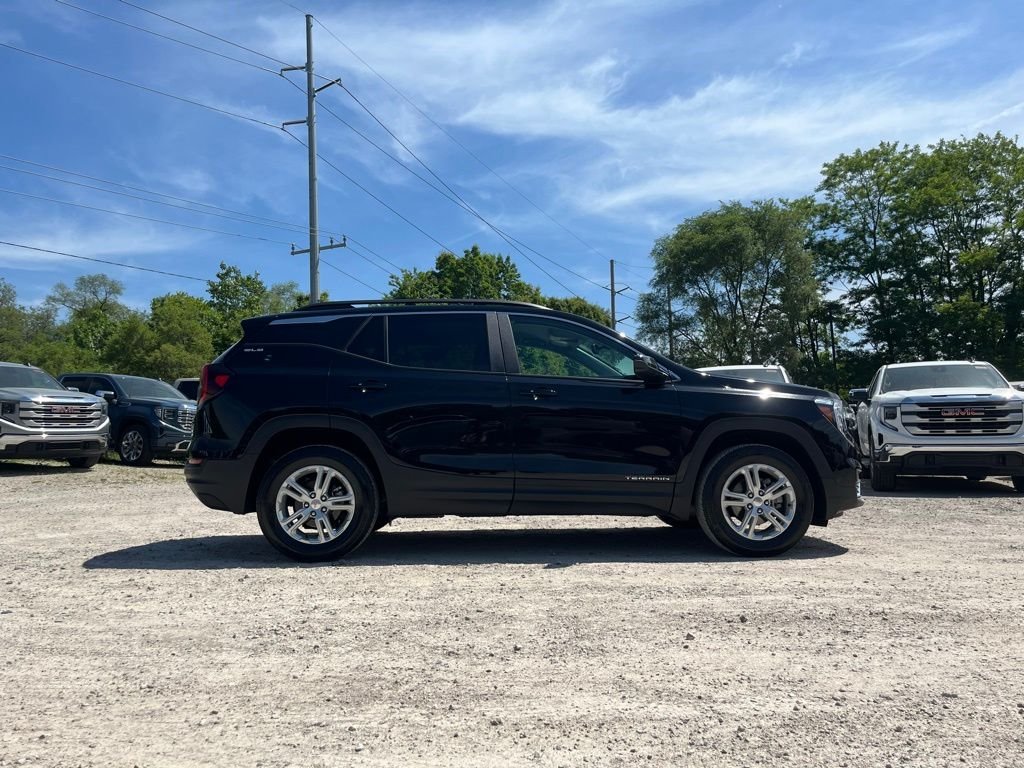 Used 2024 Ebony Twilight Metallic GMC SLE image 6
