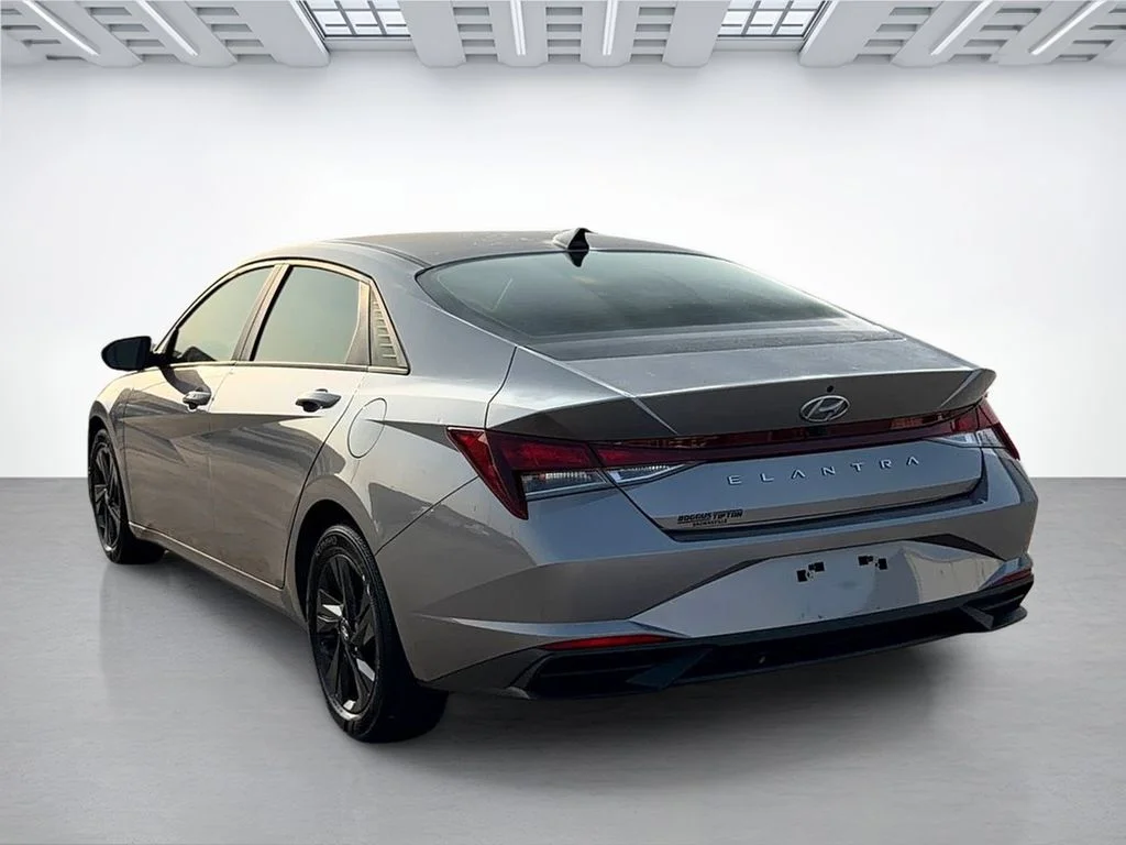 Used 2023 Silver Hyundai SEL image 5