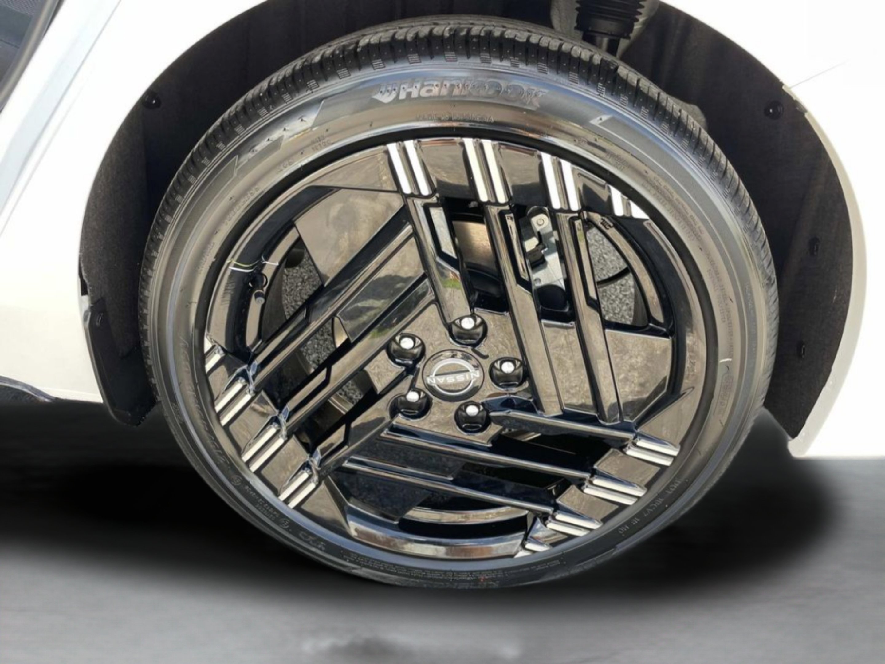 New 2026 Aspen White TriCoat / Super Black Two-tone Nissan SR image 13