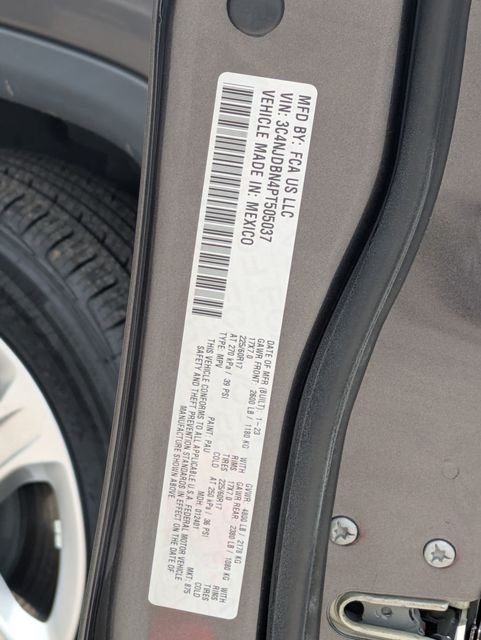 Used 2023 Gray Jeep Latitude image 27