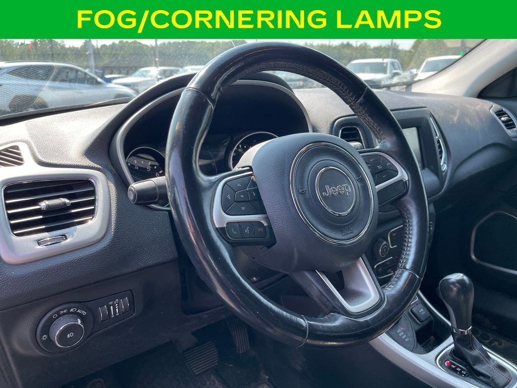 Used 2020 Granite Crystal Metallic Clearcoat Jeep Latitude image 13