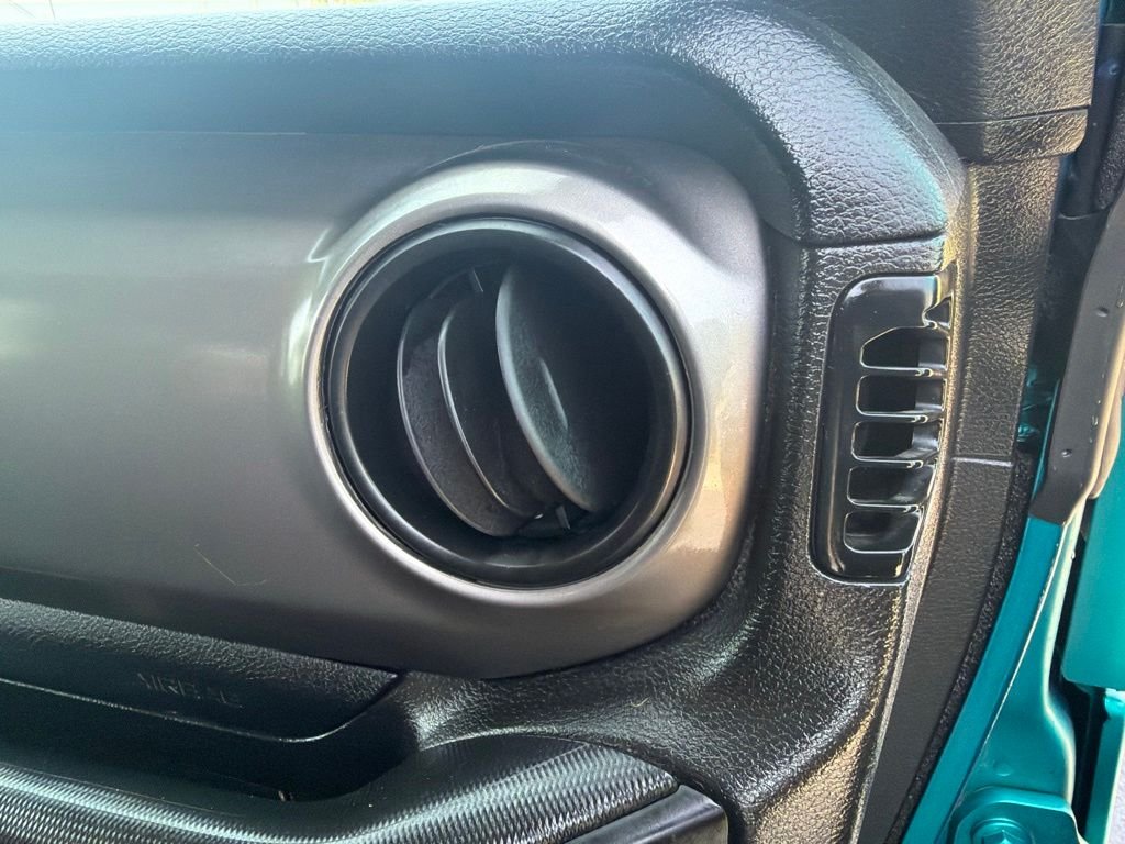 Used 2020 Teal Jeep Unlimited Sport S image 17
