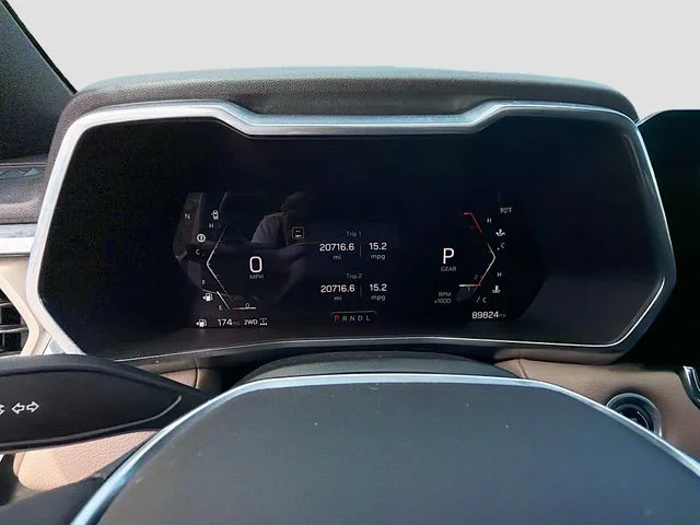 Used 2023 White GMC Denali image 41