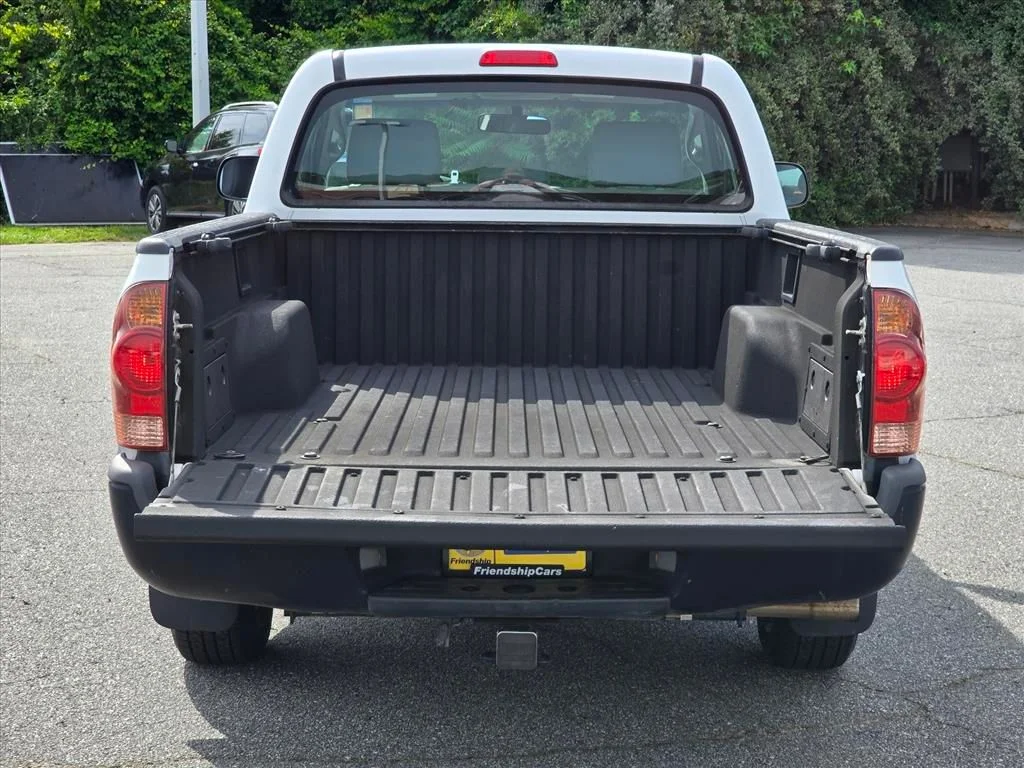 Used 2007 White Toyota  image 26