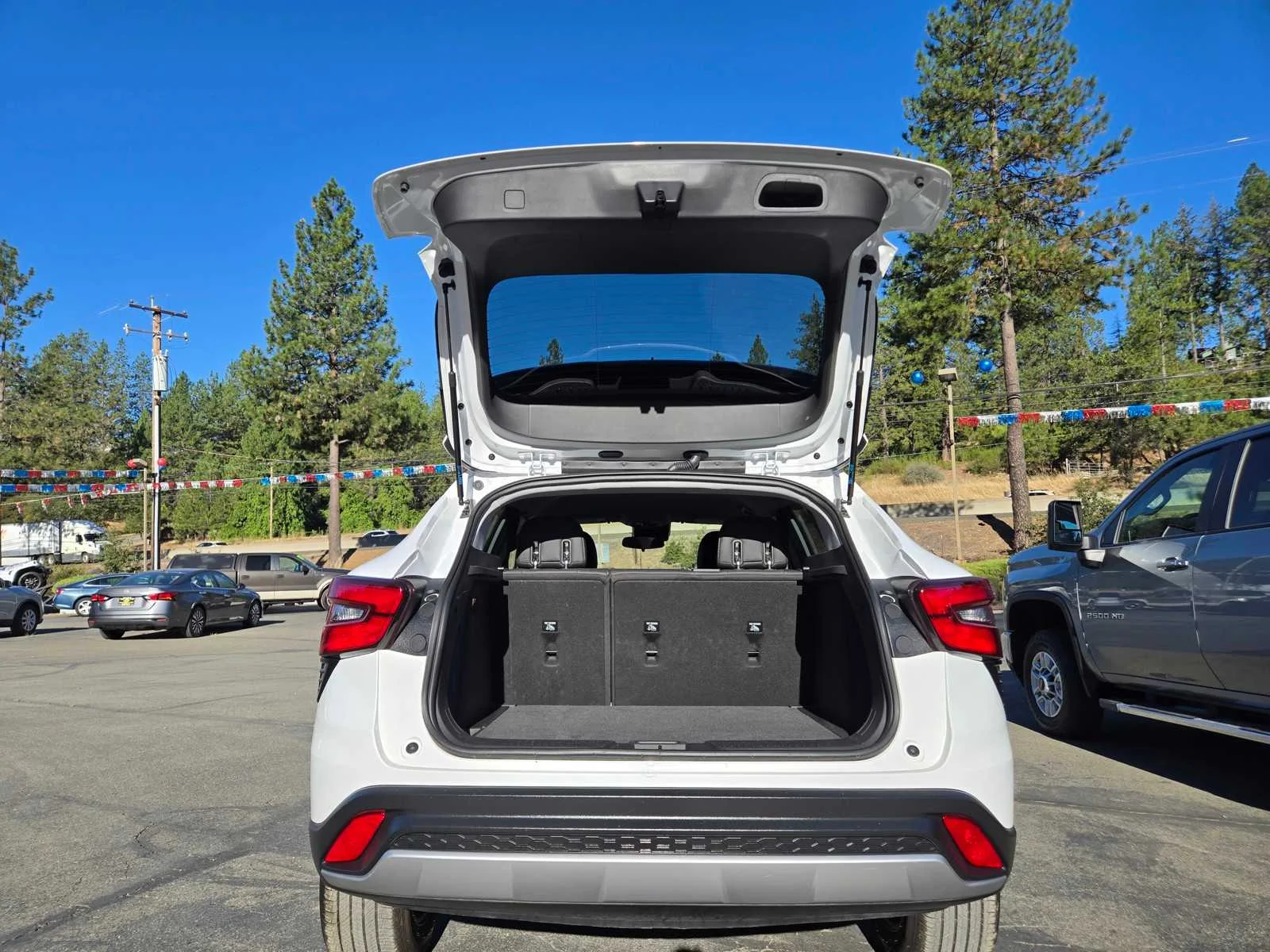Used 2025 Summit White Chevrolet LT image 29