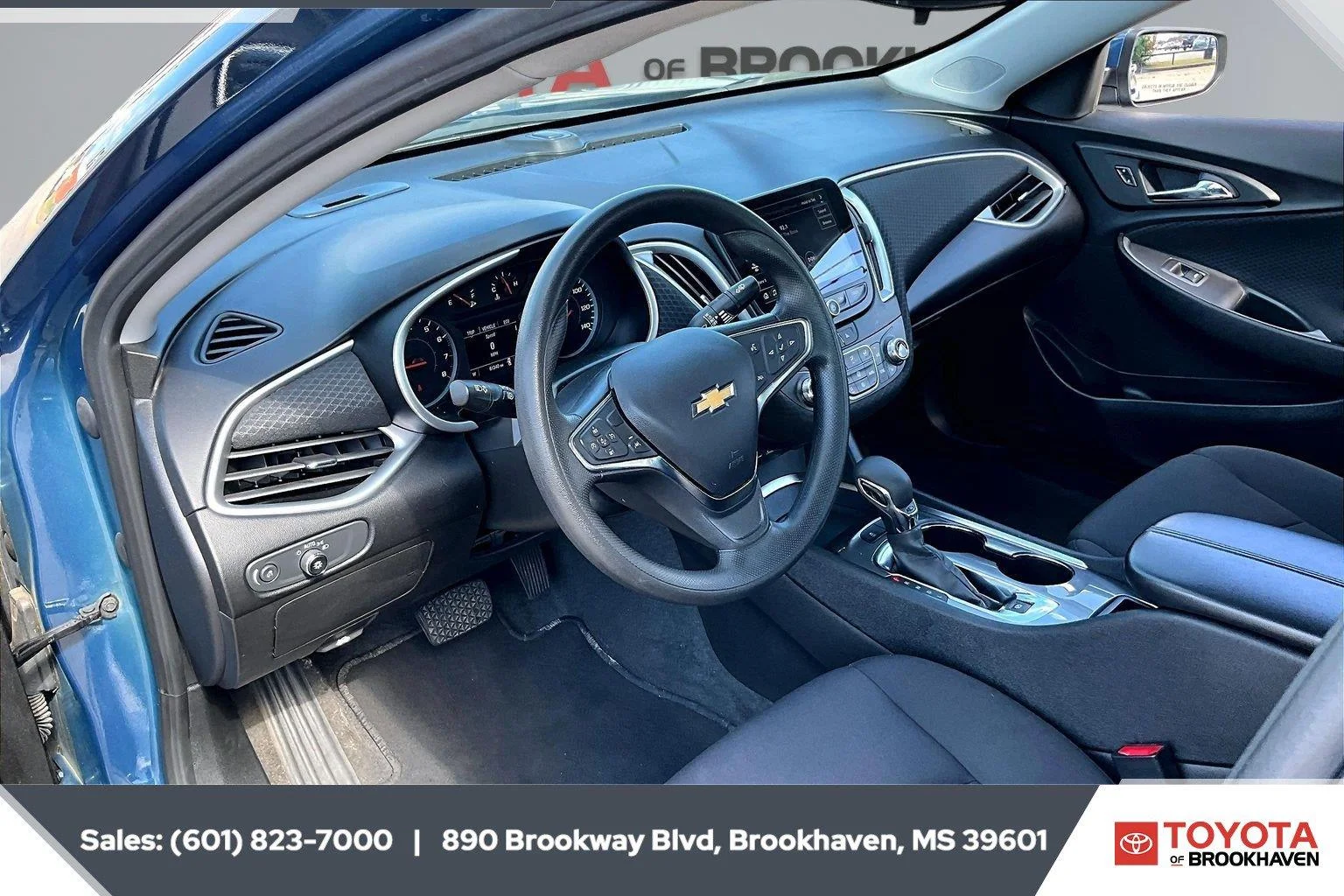 Used 2024 Lakeshore Blue Metallic Chevrolet LT image 12