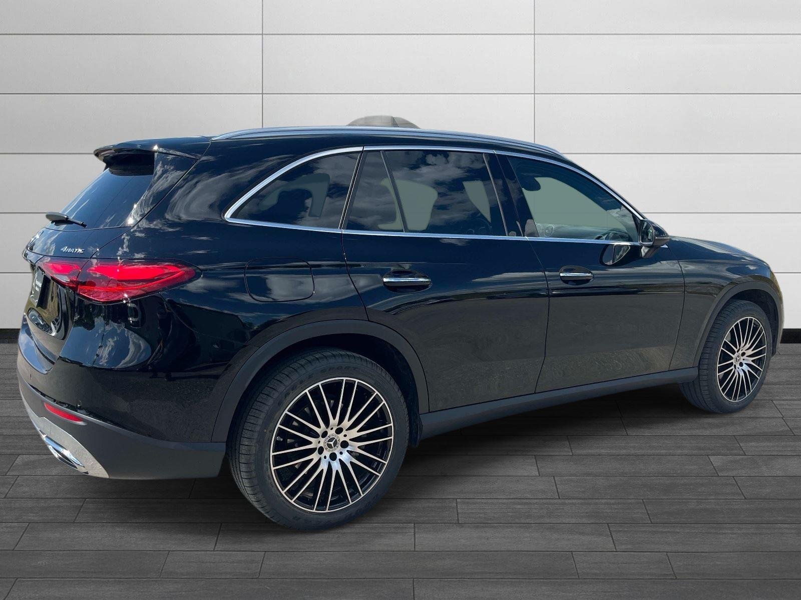 Used 2025 Black Mercedes-Benz GLC 300 image 3