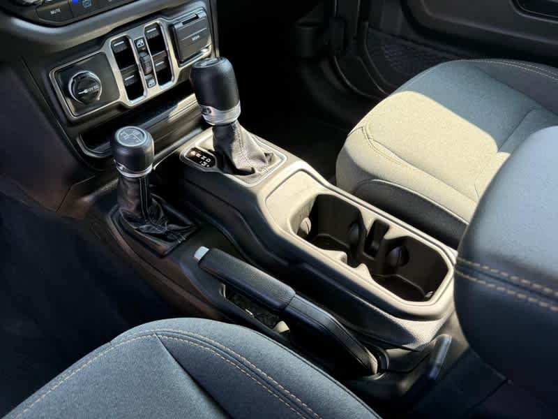 Used 2025 Granite Crystal Metallic Clearcoat Jeep Sahara image 20