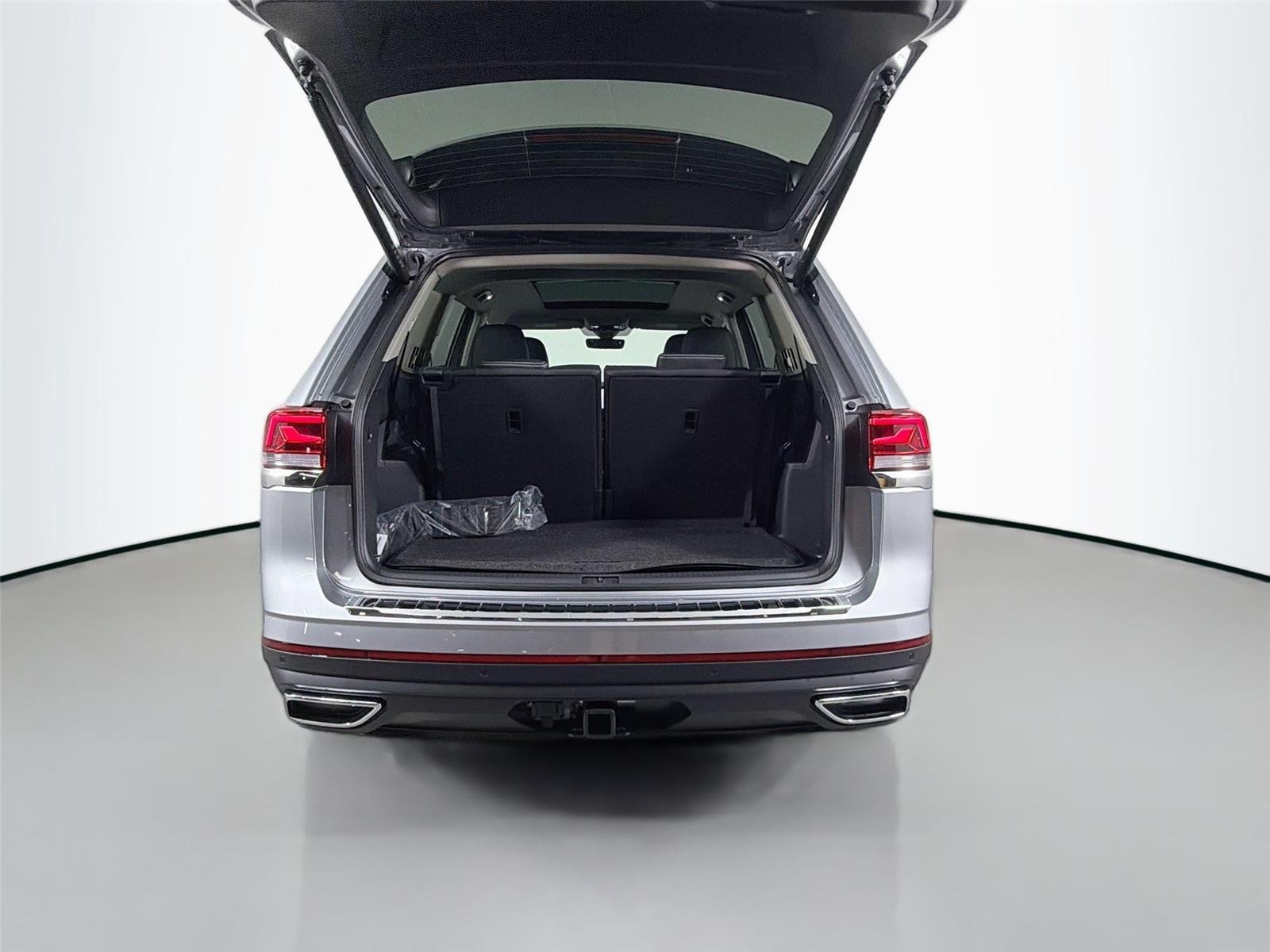 New 2026 Silver Mist Metallic Volkswagen 2.0T SE w/Technology image 25