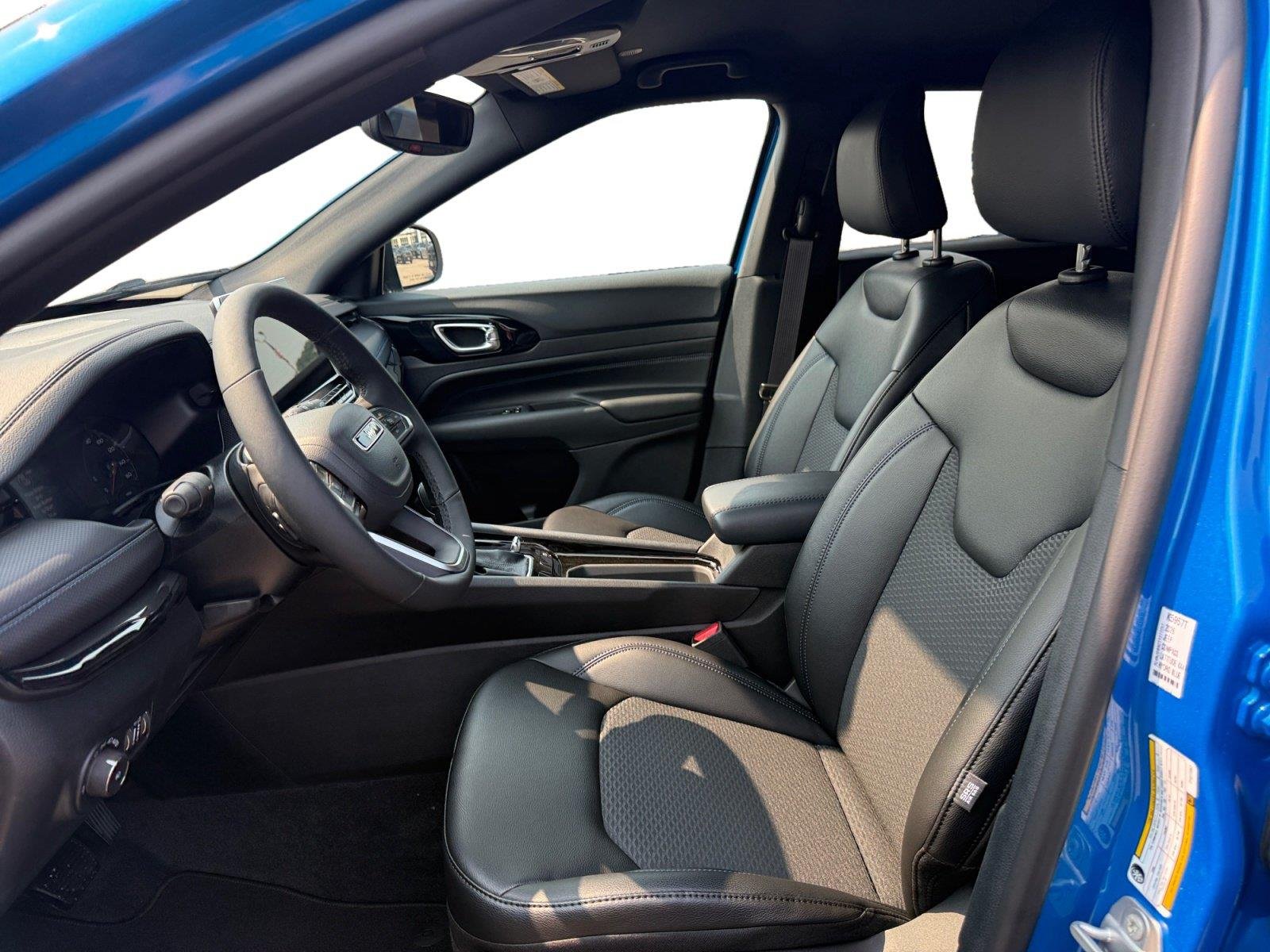 New 2026 Hydro Blue Pearlcoat Jeep Latitude Altitude image 10