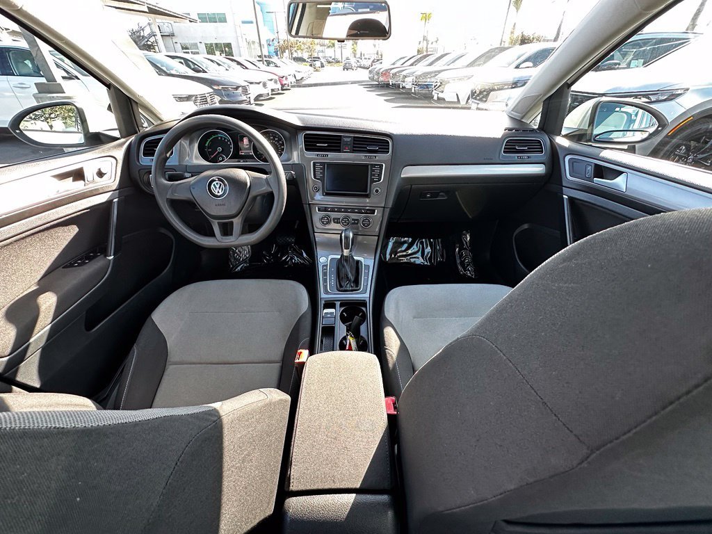 Used 2016 White Volkswagen SE image 17