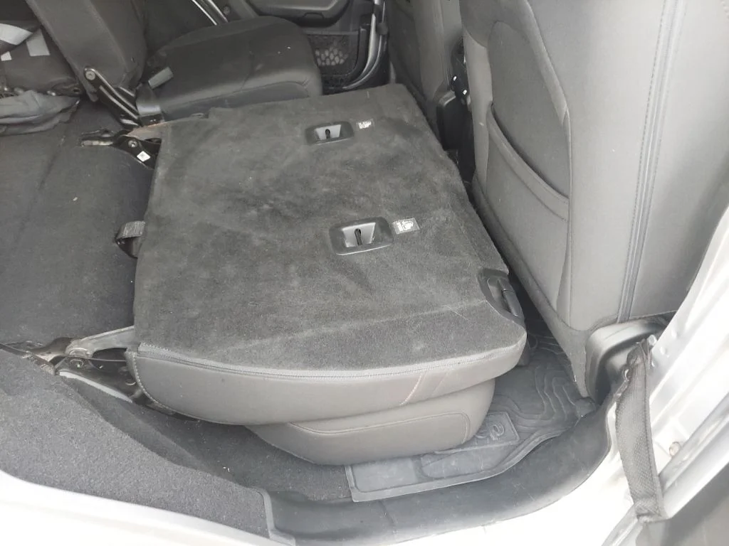 Used 2018 Silver Jeep Unlimited Sport S image 36