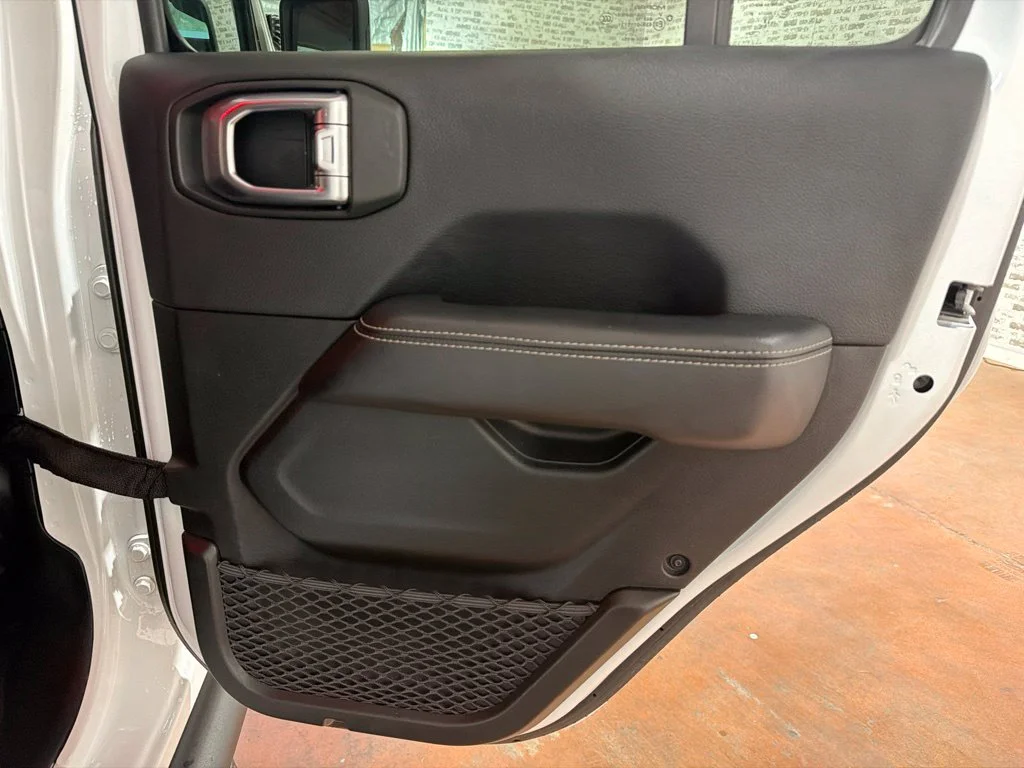 Used 2019 Bright White Clearcoat Jeep Unlimited Sahara image 13