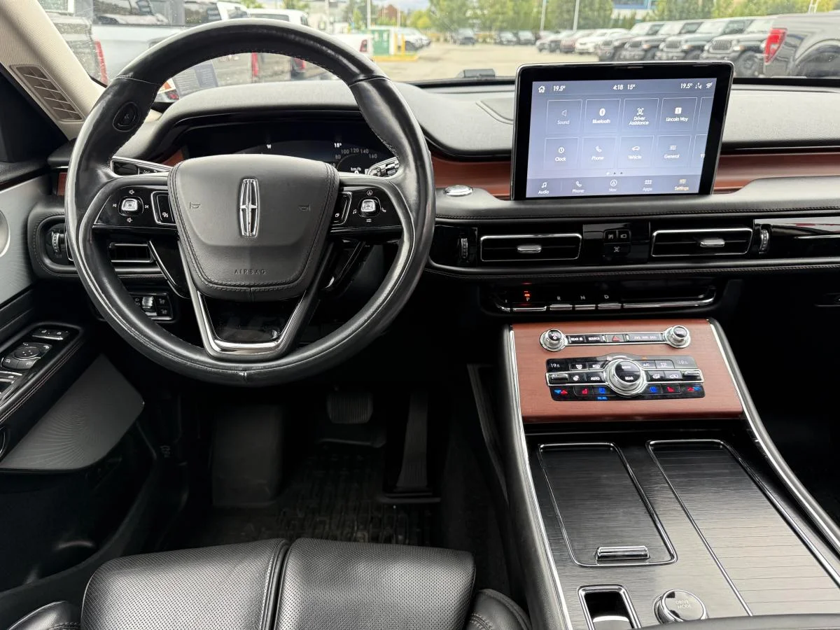 Used 2020 Red Lincoln Reserve Awd image 23