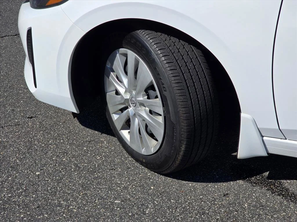 Used 2025 White Nissan S image 27