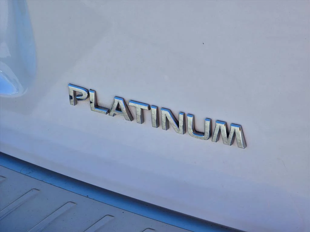 Used 2018 White Nissan Platinum image 20