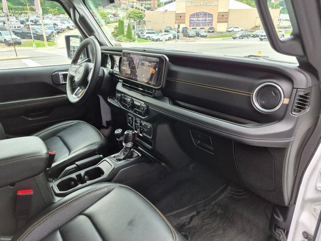 Used 2024 White Jeep Sahara image 27