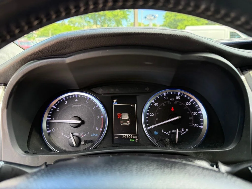 Used 2019 White Toyota XLE image 15