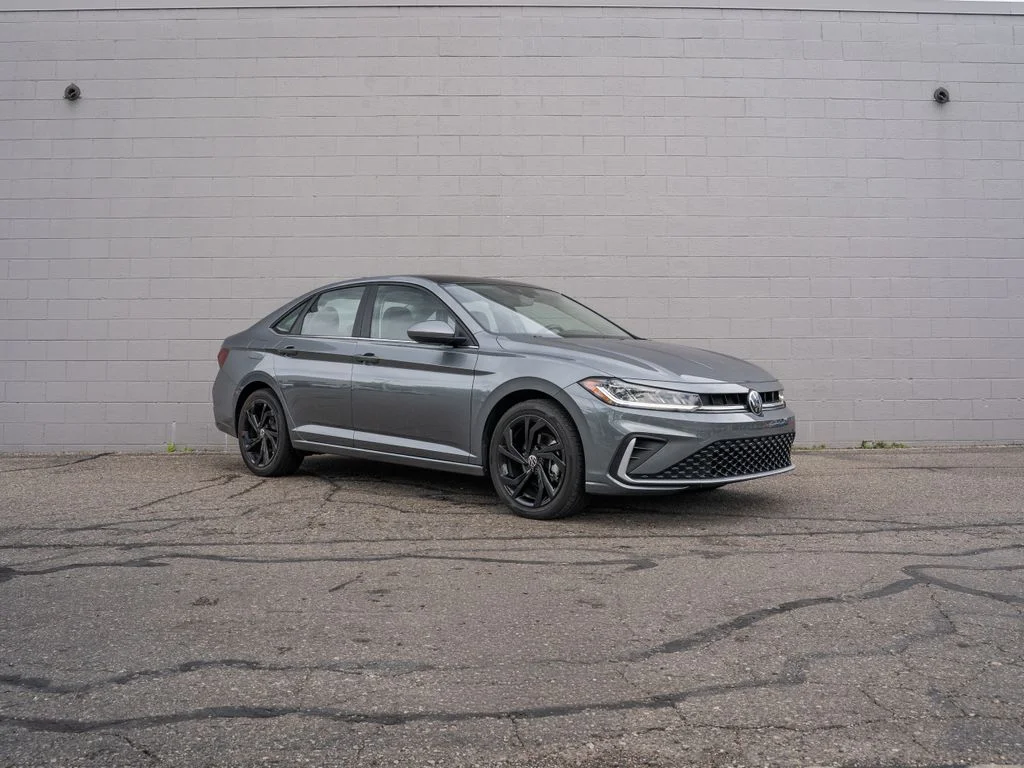 Used 2025 Gray Volkswagen 1.5T SE image 8