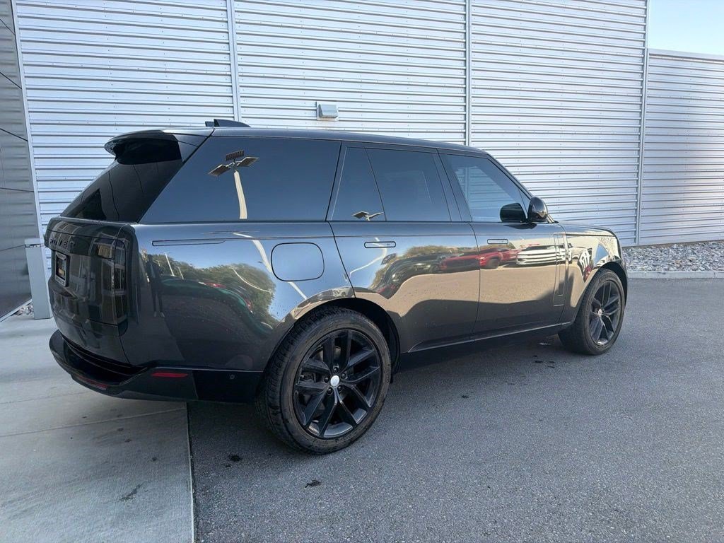 Used 2025 Carpathian Gray Premium Metallic Land Rover SE image 4