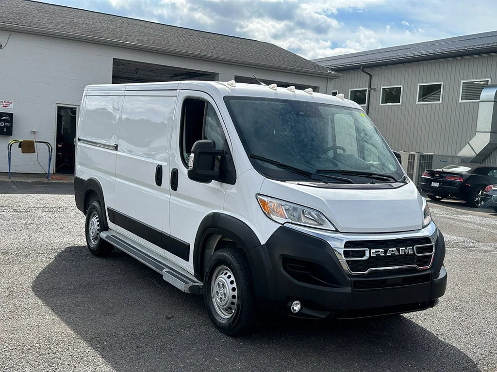Used 2025 White Ram Base image 35