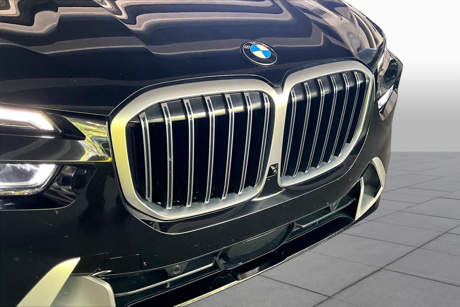 Used 2025 Black Sapphire Metallic BMW xDrive40i image 29