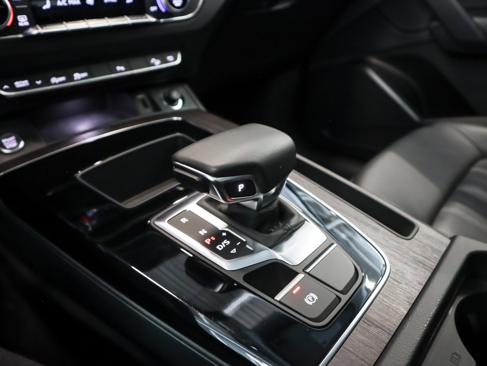 Used 2023 Daytona Gray Pearl Effect Audi S line Premium image 20